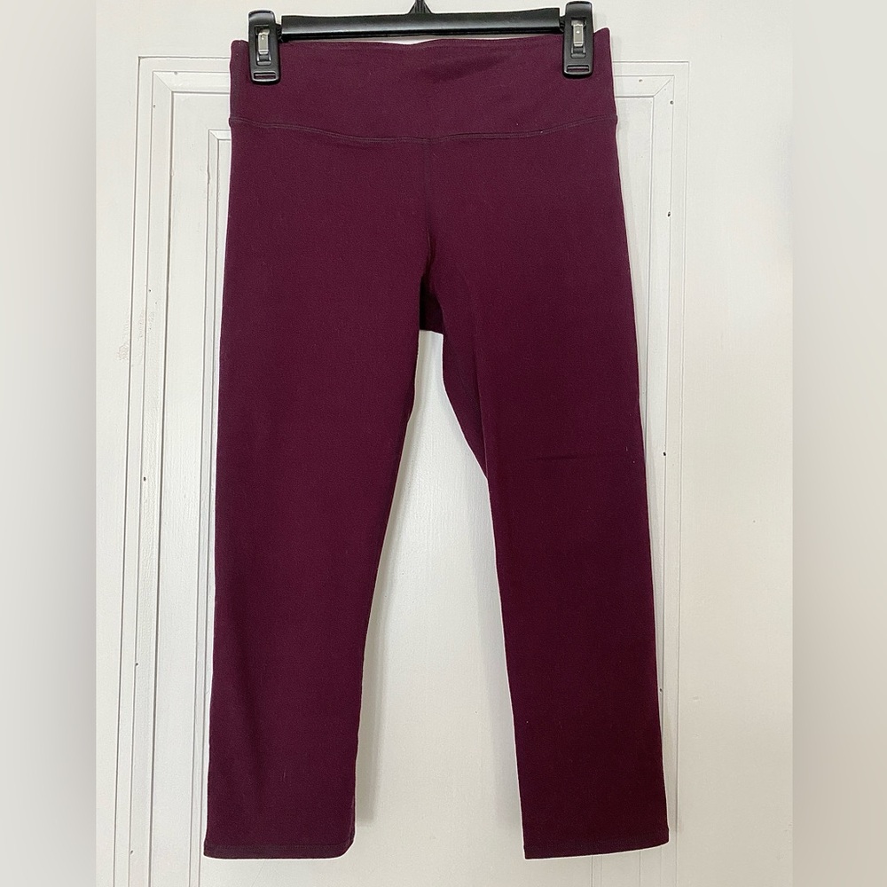 Fabletics Plum 3/4 Crop Leggings